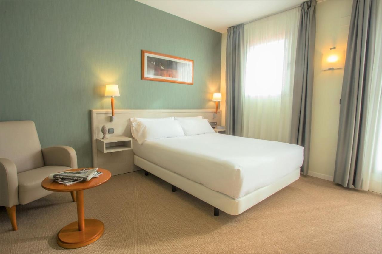 Checkin Valencia Hotel 3*