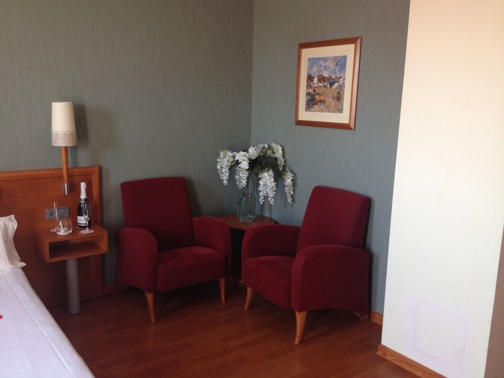 Hotel Checkin Valencia 3*